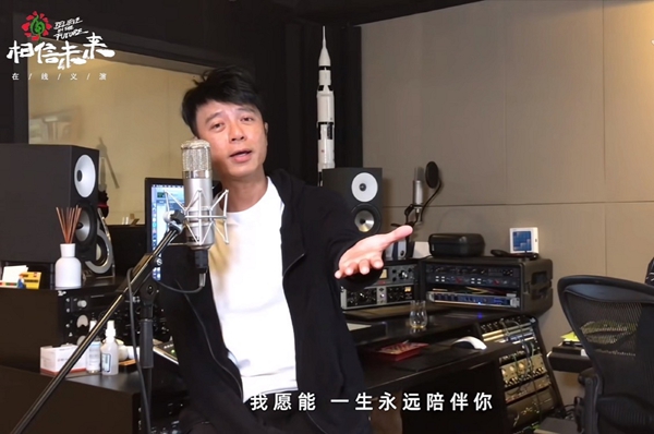 张柏芝自爆3年流产4次 谢霆锋新加坡工作探儿